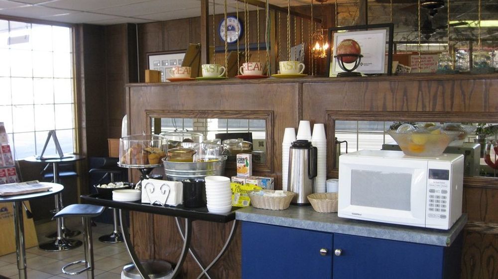 Canadas Best Value Inn Calgary Restoran gambar